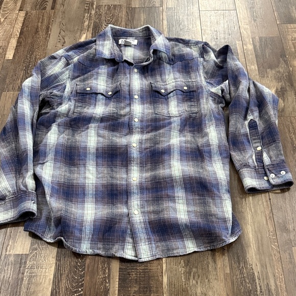 Duluth Trading Co Navy and White Plaid Shirt - Picture 1 of 3